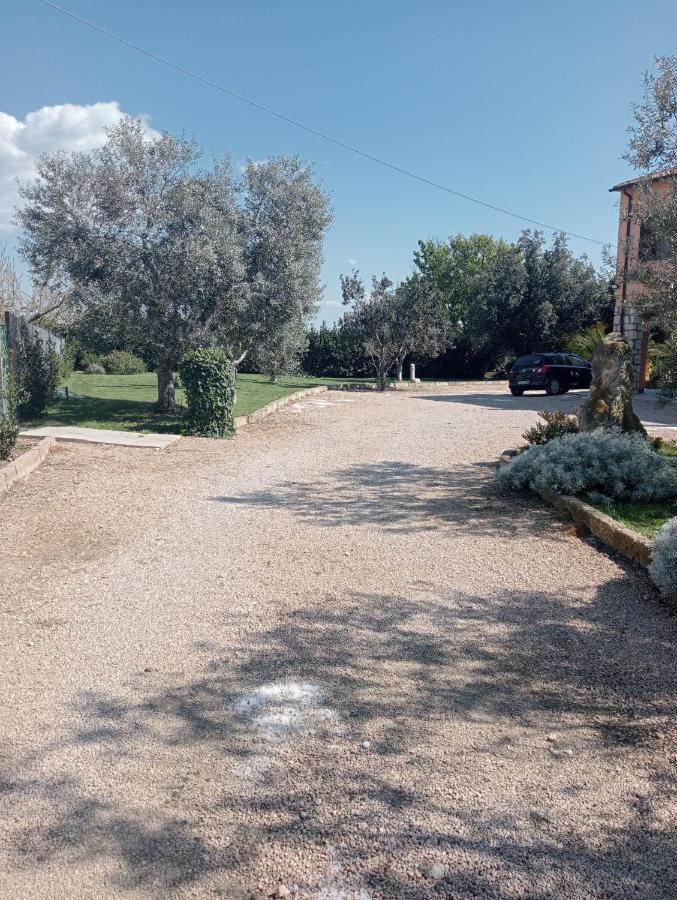 In Campagna Tra Natura E Villa